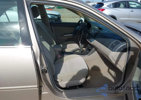 2005 Toyota Camry Se z USA, uszkodzony, nr VIN 4T1BE32KX5U519241